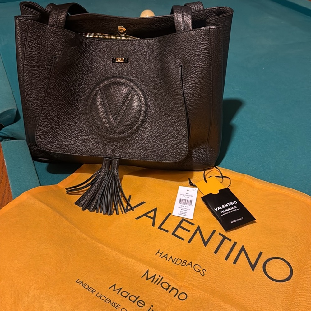 Brand New Valentino pebble finish V embossed front w/ dust cover bag